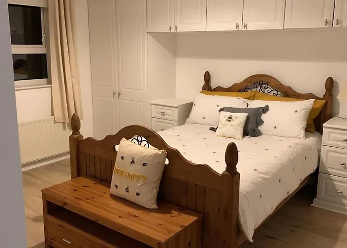 Bumblebee Cottage